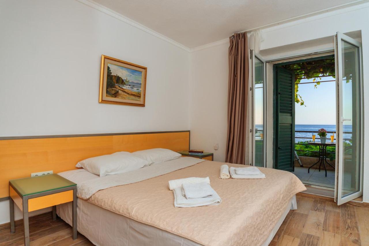 Hotel Savojo Petrovac Exterior foto
