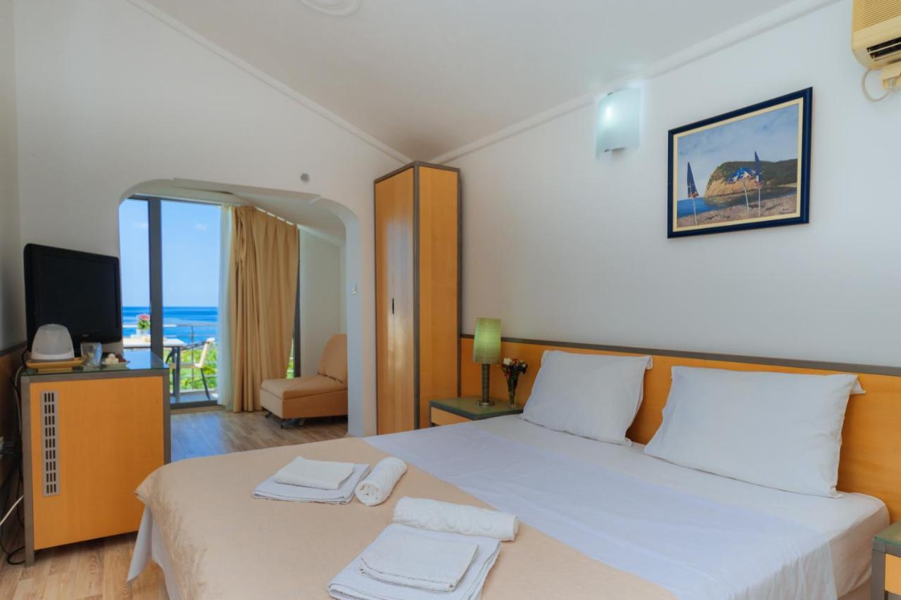 Hotel Savojo Petrovac Exterior foto