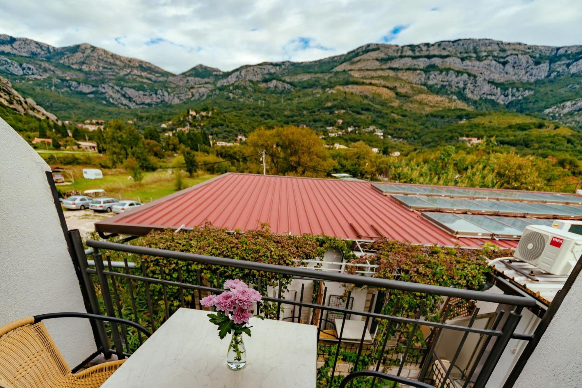 Hotel Savojo Petrovac Exterior foto