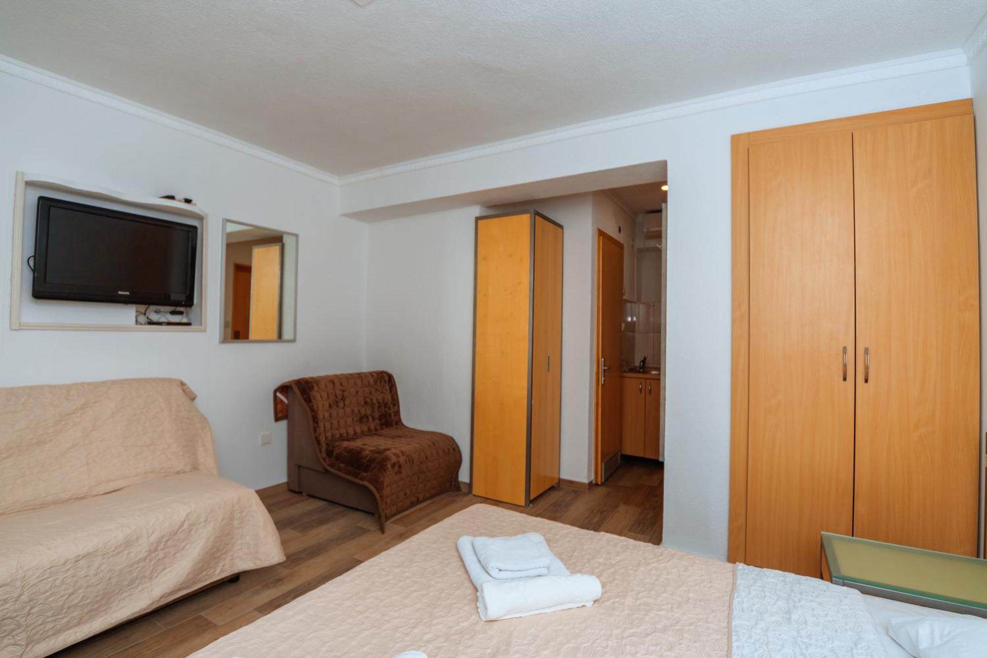 Hotel Savojo Petrovac Quarto foto