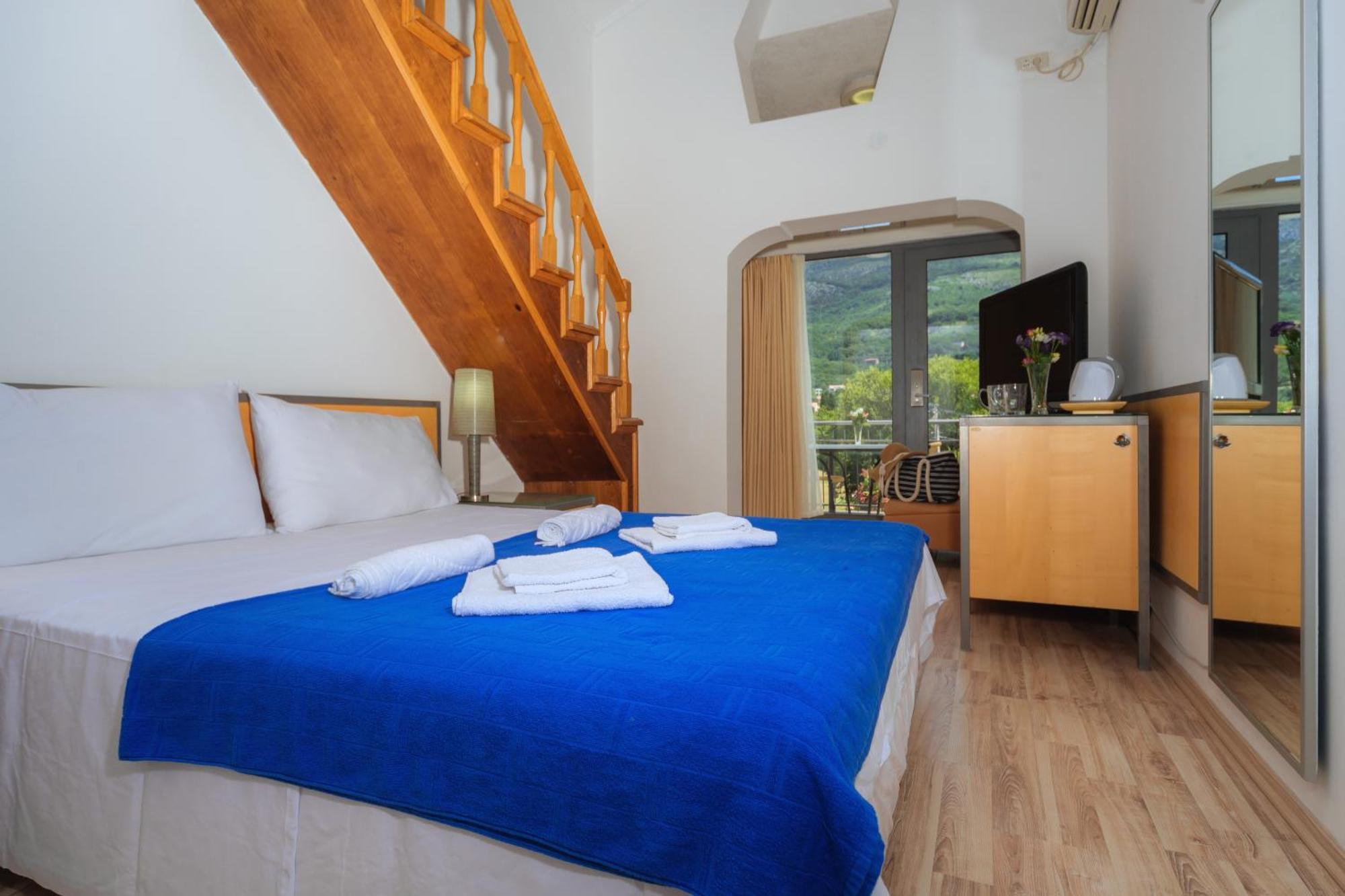 Hotel Savojo Petrovac Quarto foto